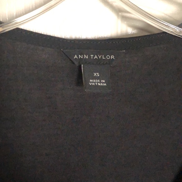 Beautiful light weight top - Picture 2 of 4